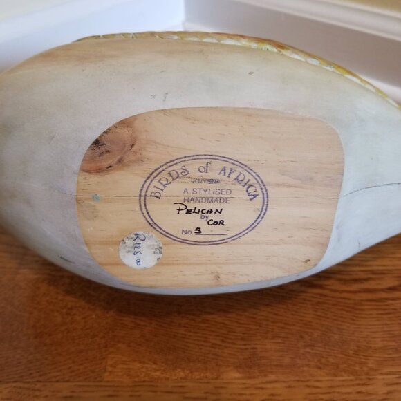 Pelican wood carving - artisan handmade - Picture 6 of 9